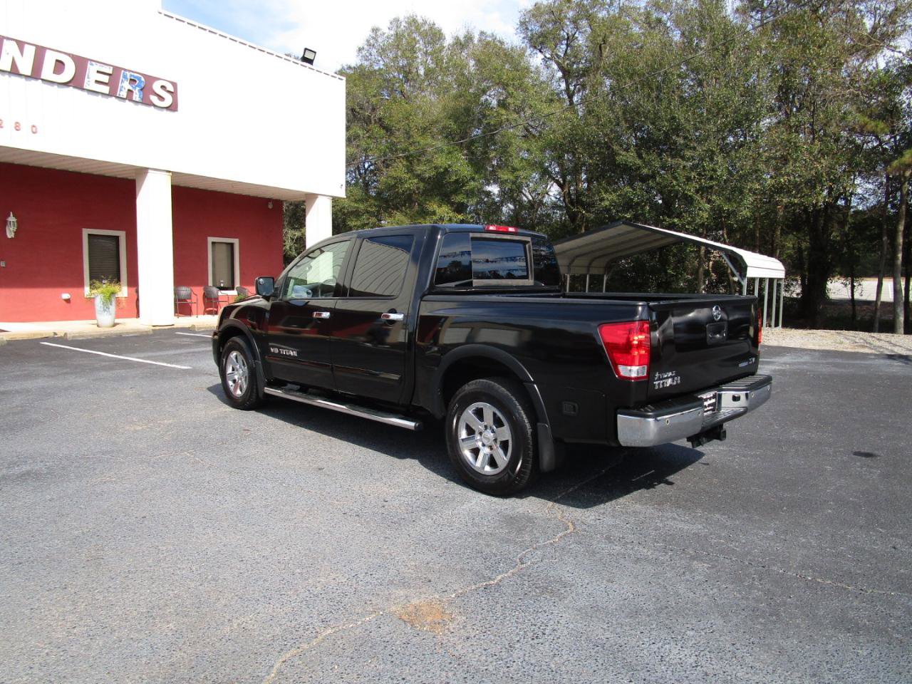 Used 2015 Nissan Titan SV image 3