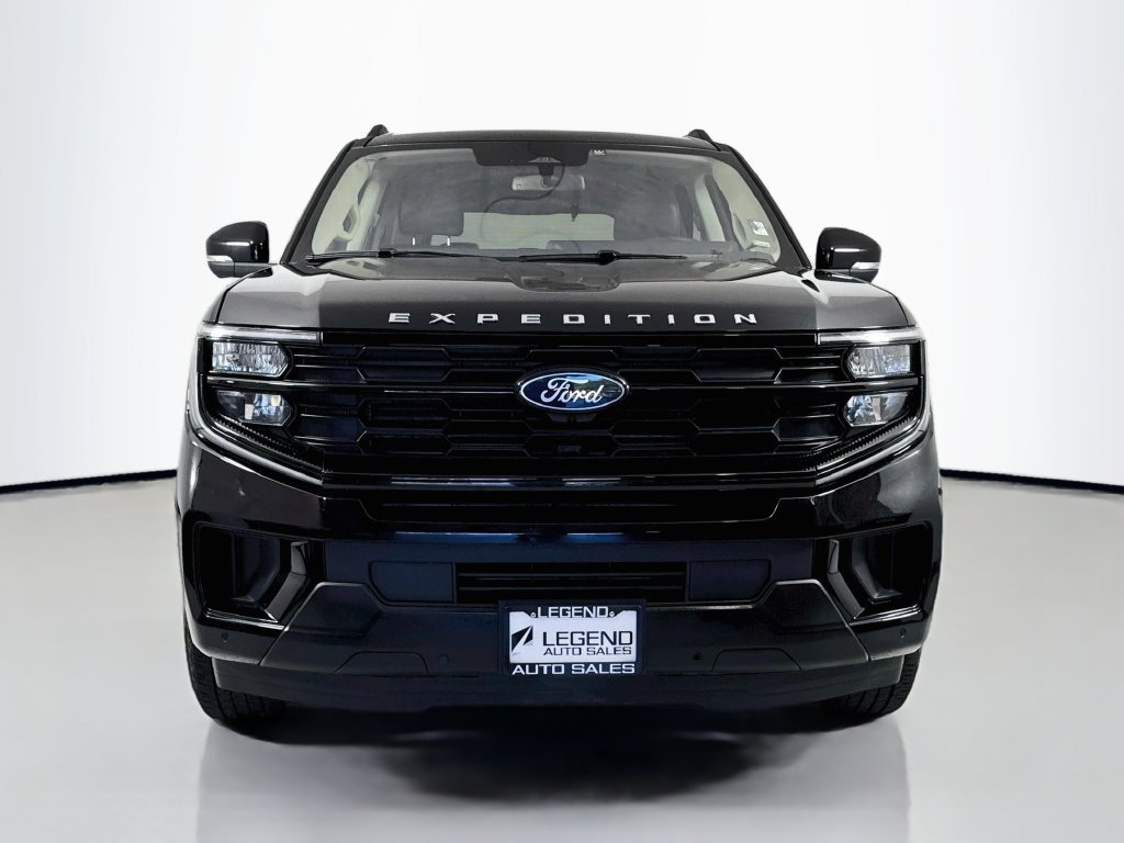 Used 2025 Ford Expedition Active AWD/4WD image 3