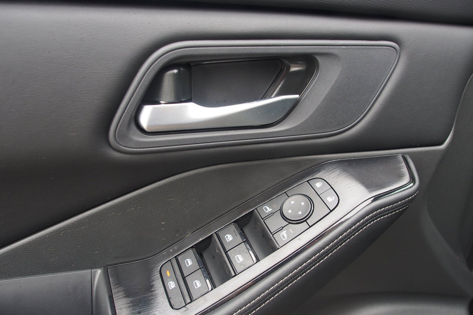 Used 2026 Nissan Rogue SV FWD image 17