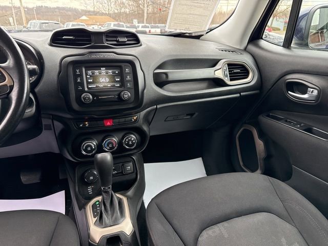 Used 2017 Jeep Renegade Latitude w/ Cold Weather Group image 11