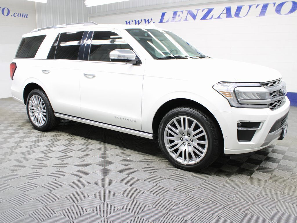 Used 2024 Ford Expedition Platinum image 3