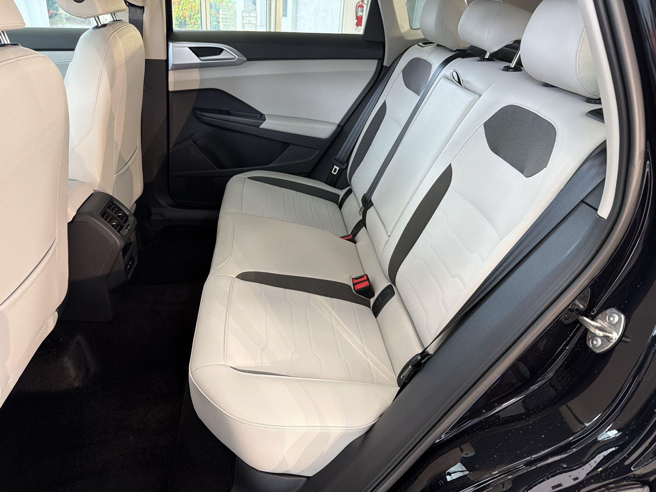 New 2026 Volkswagen Taos SE FWD image 22