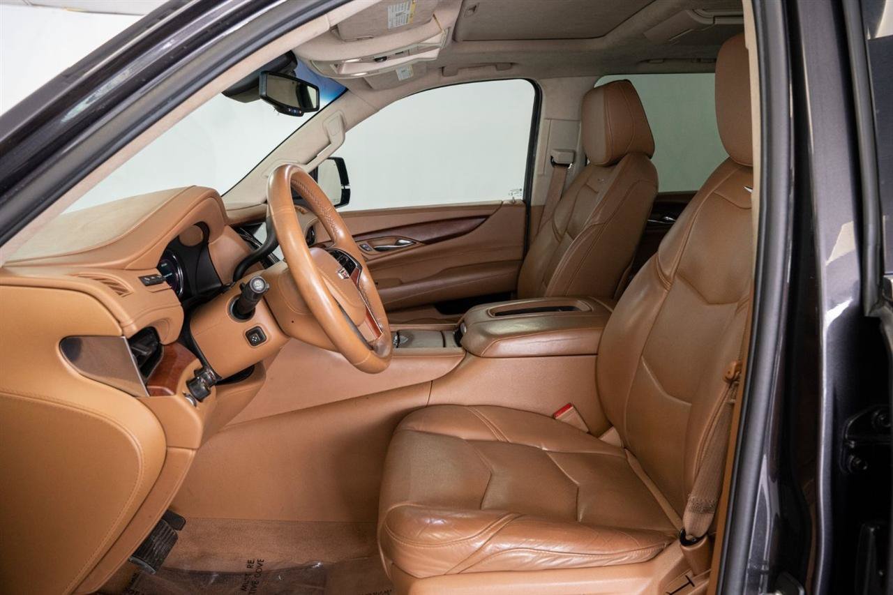 Used 2016 Cadillac Escalade Platinum AWD/4WD image 9
