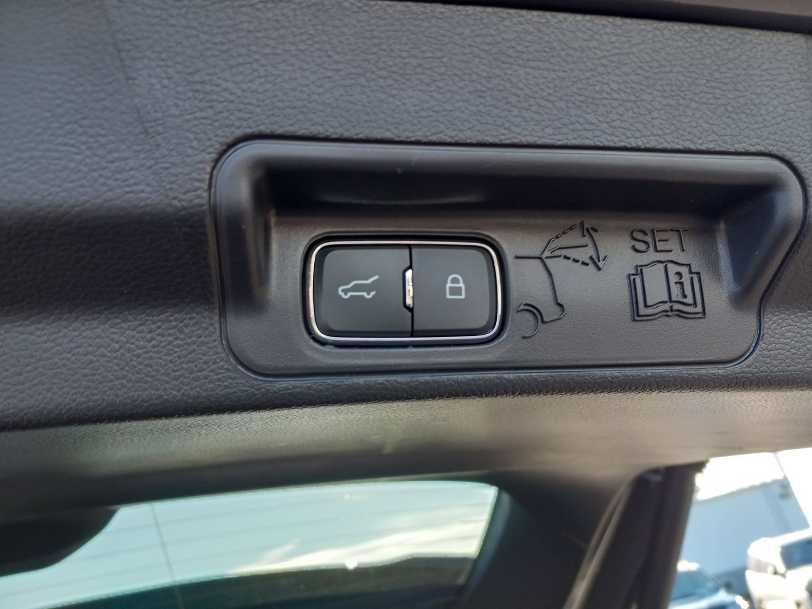 Used 2025 Ford Explorer ST-Line w/ ST-Line Street Pack AWD/4WD image 13