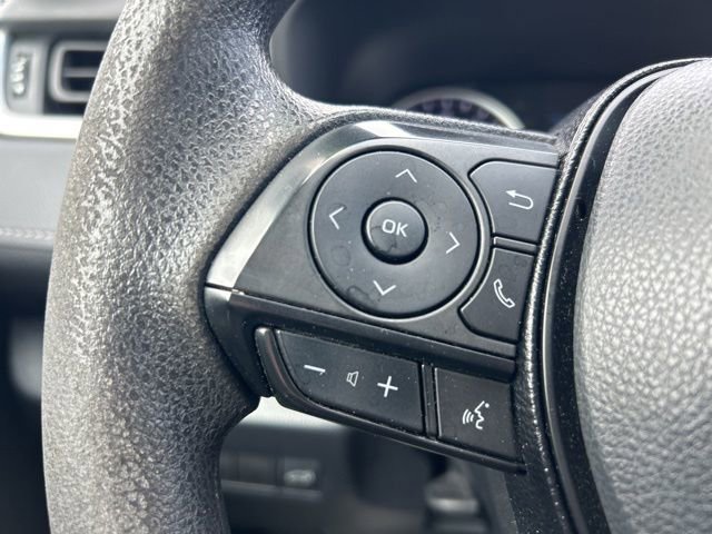 Used 2020 Toyota RAV4 XLE w/ Convenience Package FWD image 19