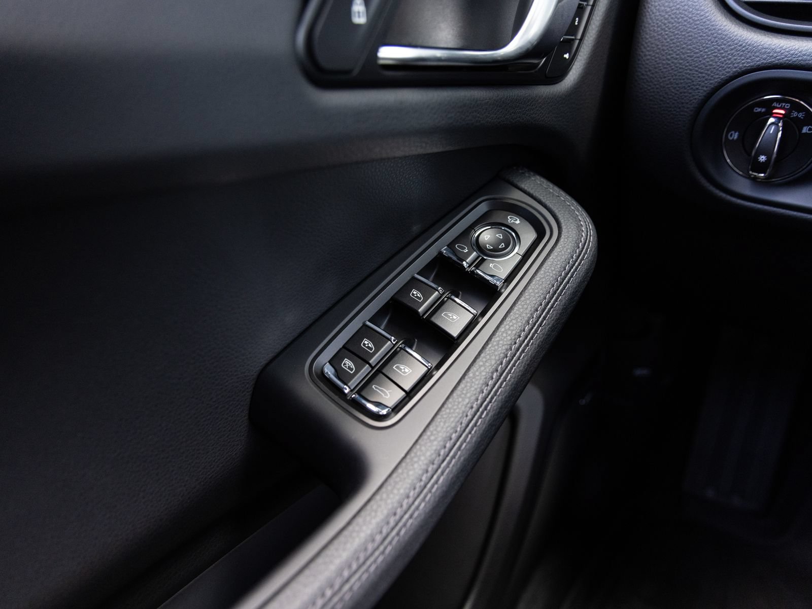 Certified 2026 Porsche Macan AWD/4WD image 20