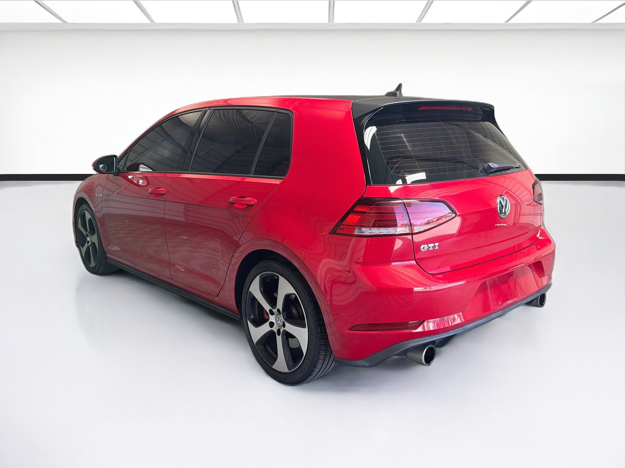 Used 2018 Volkswagen GTI SE w/ SE Leather Package FWD image 6