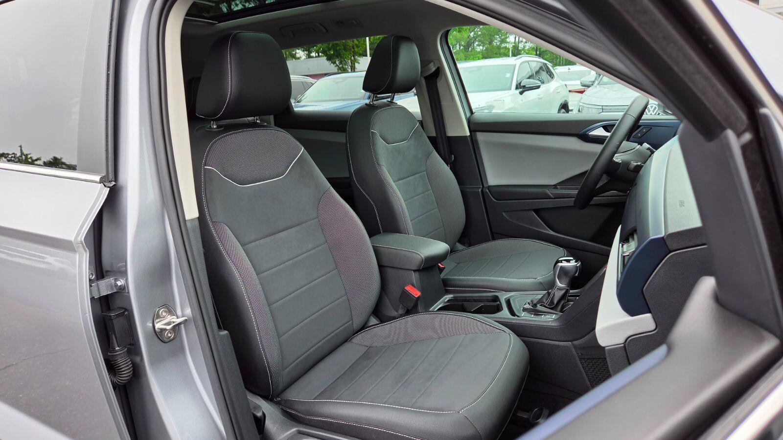 Used 2023 Volkswagen Taos SE w/ Panoramic Sunroof Package FWD image 44