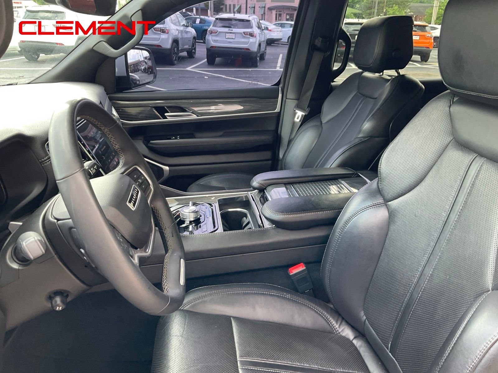 Used 2022 Jeep Wagoneer Series III AWD/4WD image 21