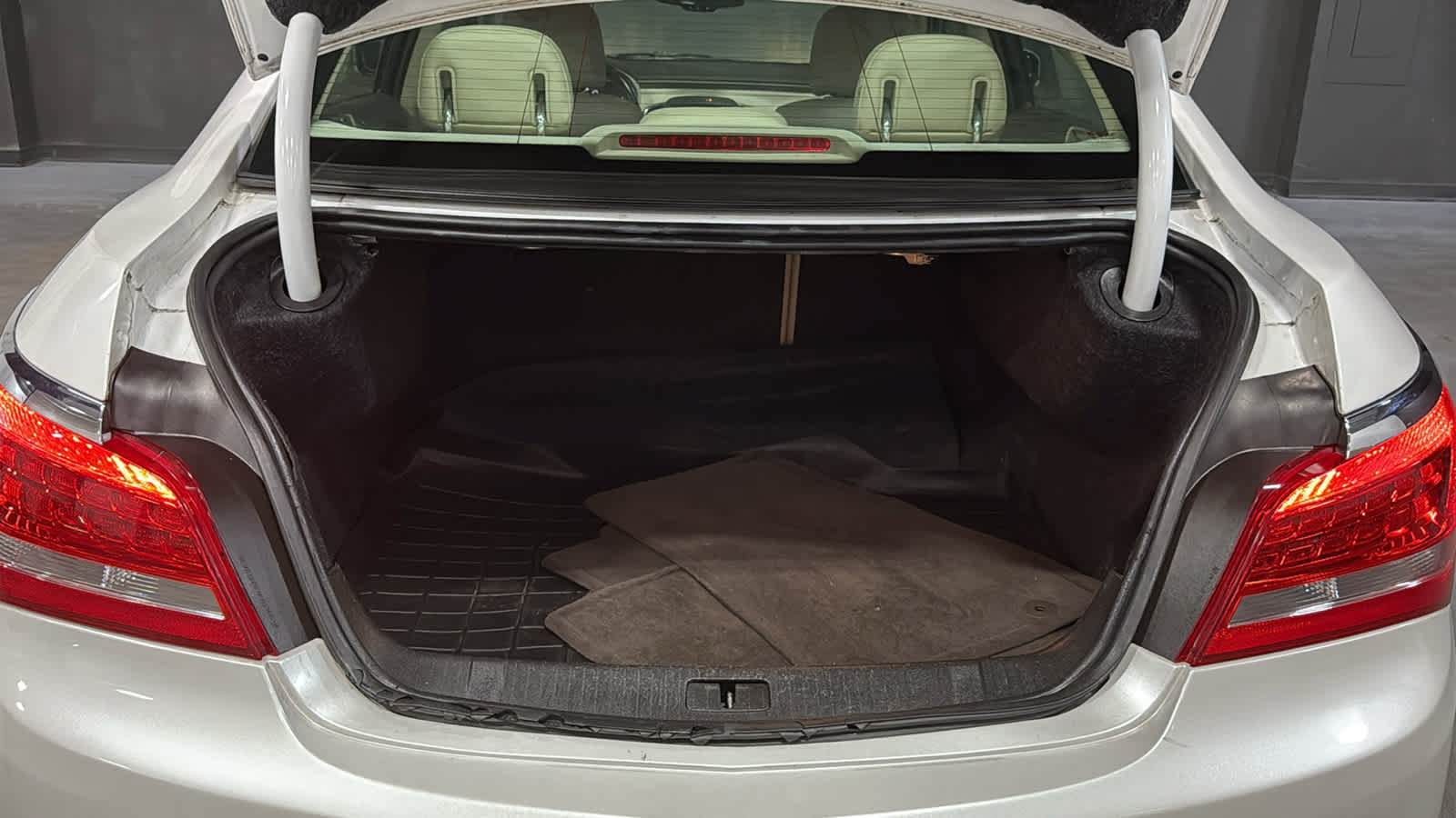Used 2015 Buick LaCrosse Leather FWD image 25