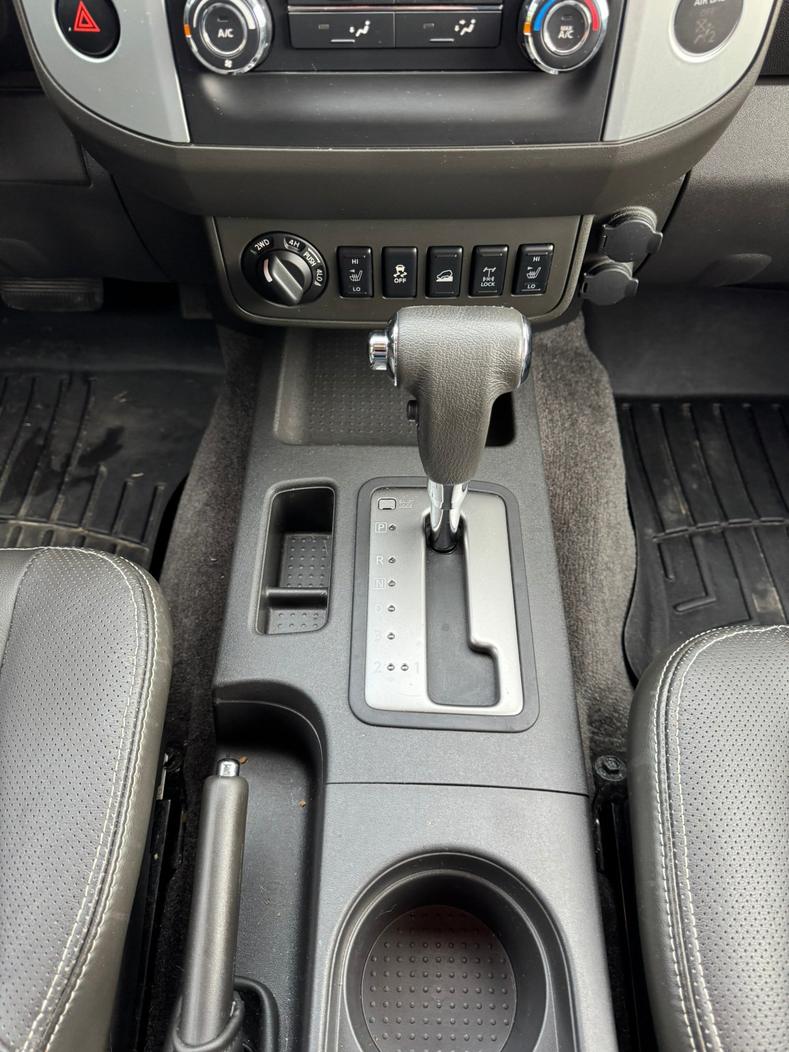 Used 2015 Nissan Xterra PRO-4X AWD/4WD image 16