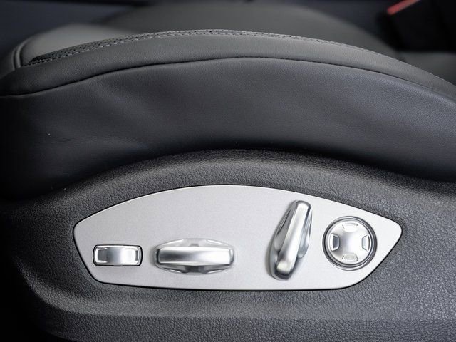Certified 2025 Porsche Macan image 11
