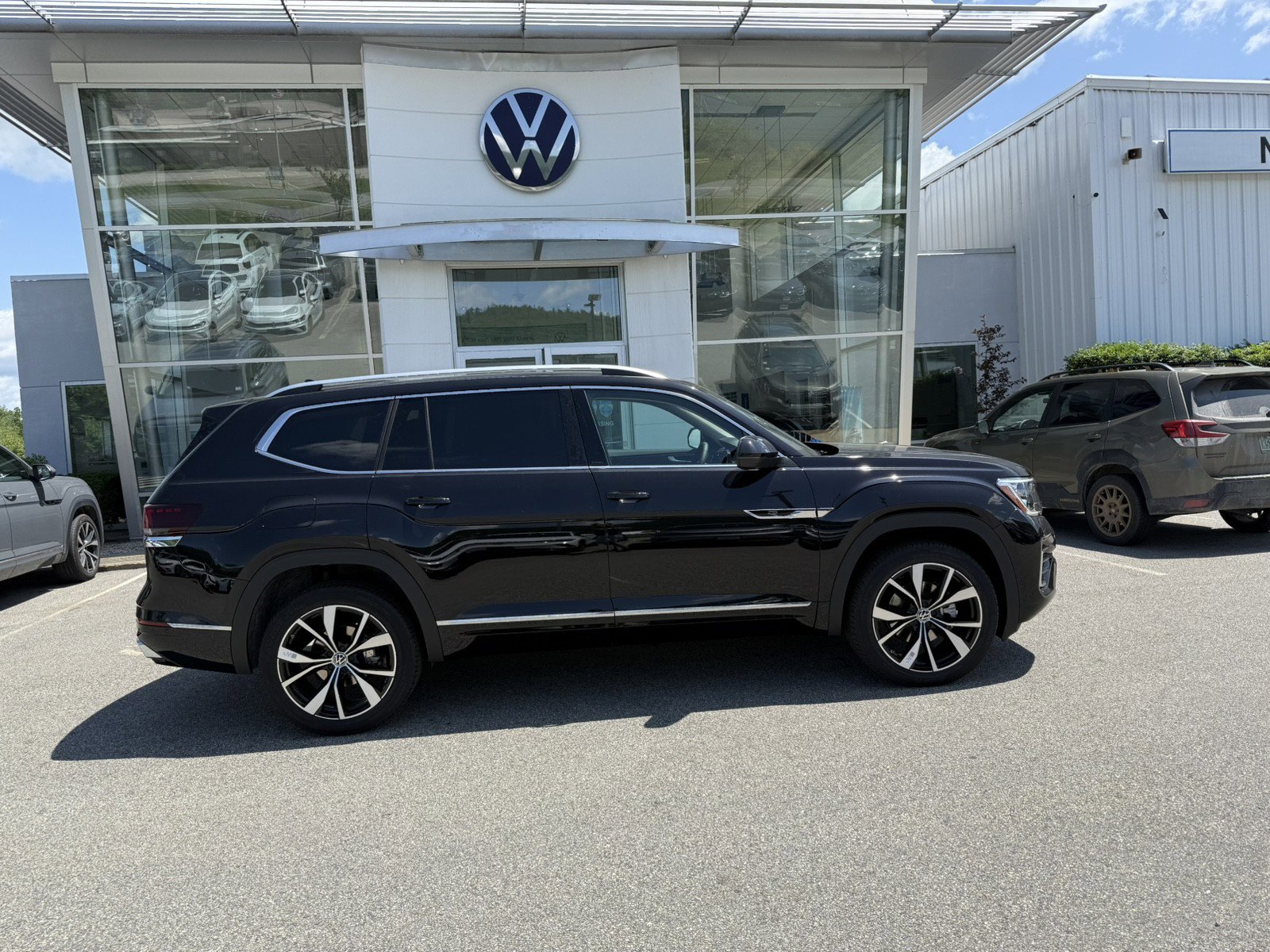 New 2025 Volkswagen Atlas SEL Premium R-Line image 4