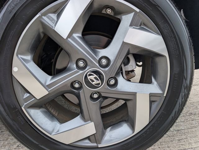 Used 2025 Hyundai Venue SEL FWD image 7