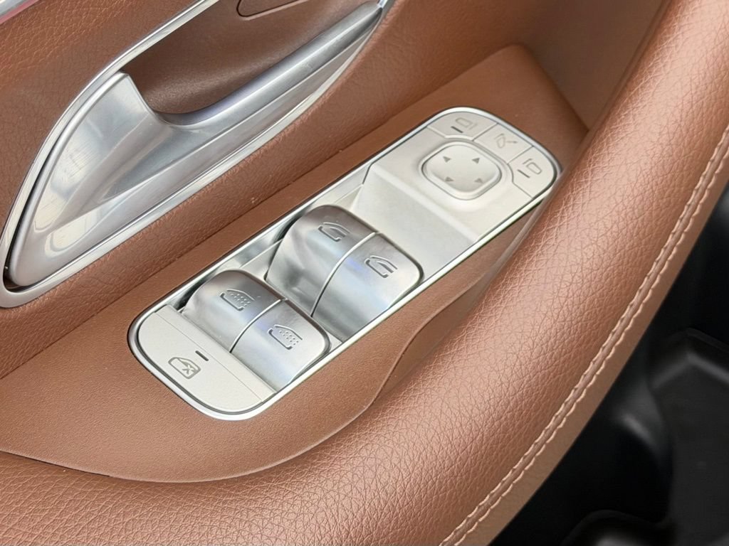 Used 2025 Mercedes-Benz GLS 450 4MATIC image 21