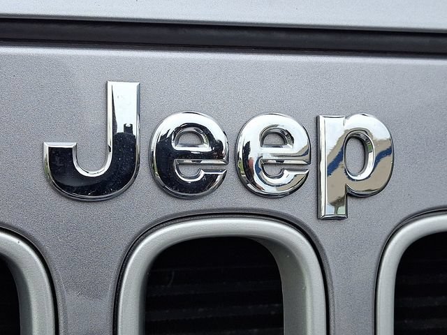 Used 2017 Jeep Wrangler Unlimited Sahara w/ Connectivity Group AWD/4WD image 28