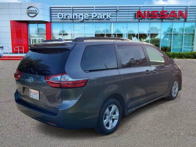 Used 2020 Toyota Sienna LE FWD image 2