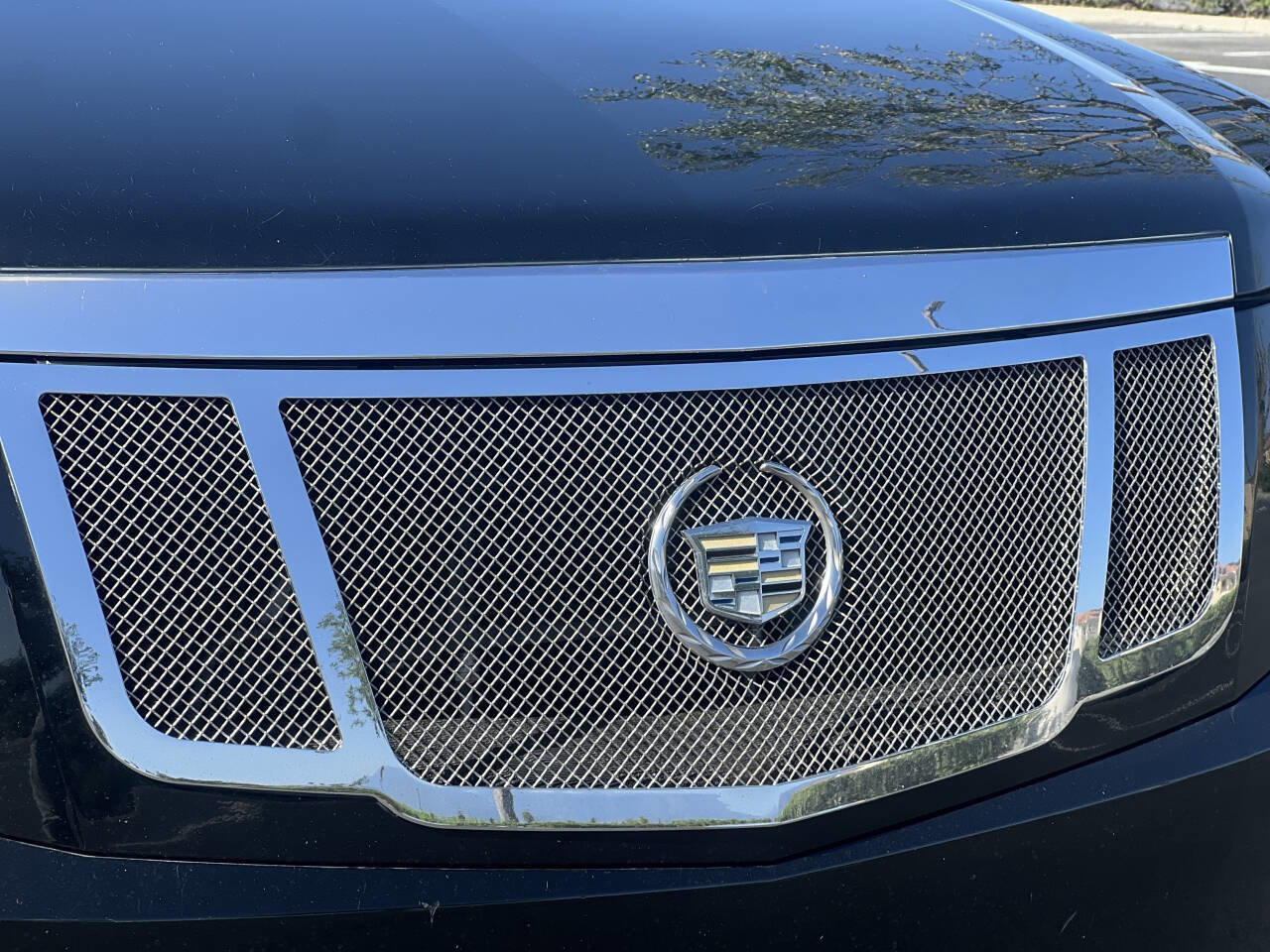Used 2010 Cadillac Escalade Premium image 12