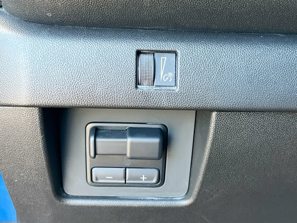 Used 2025 Chevrolet Colorado Trail Boss AWD/4WD image 10