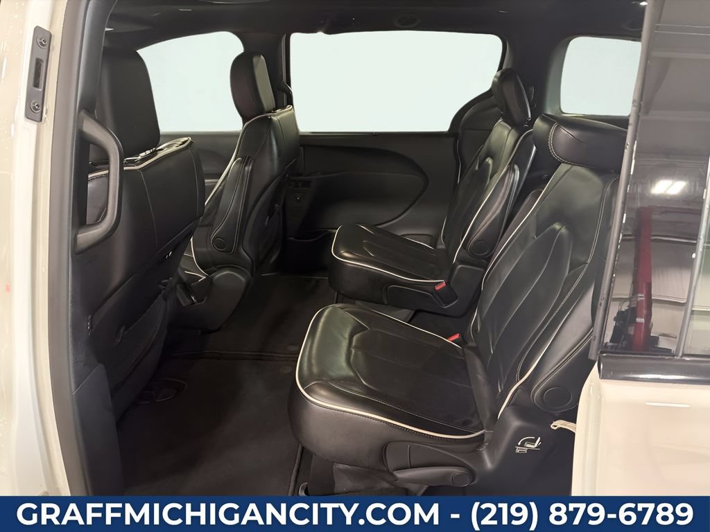 Used 2025 Chrysler Pacifica Limited FWD image 10