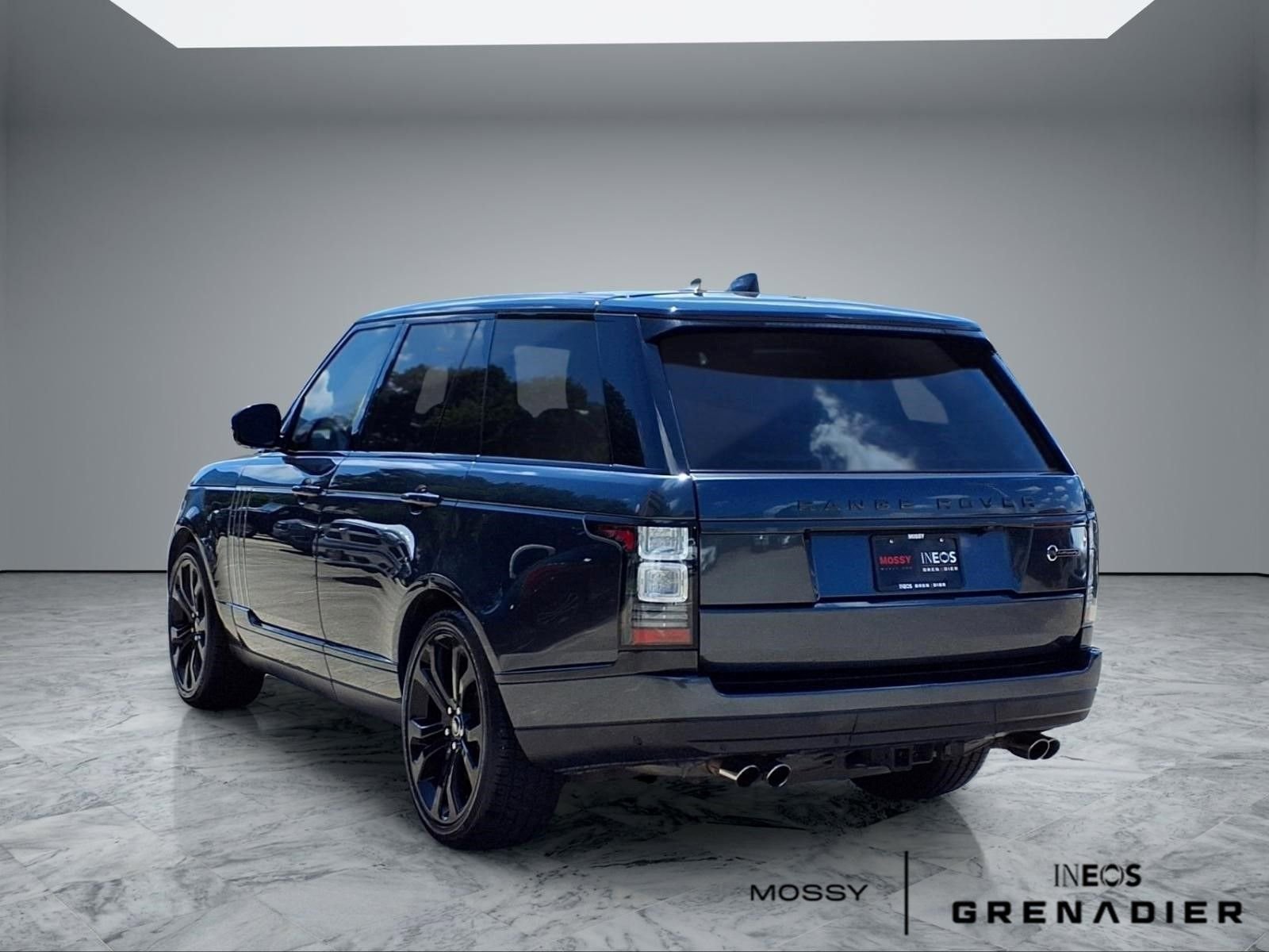 Used 2017 Land Rover Range Rover SV Autobiography Dynamic AWD/4WD image 2