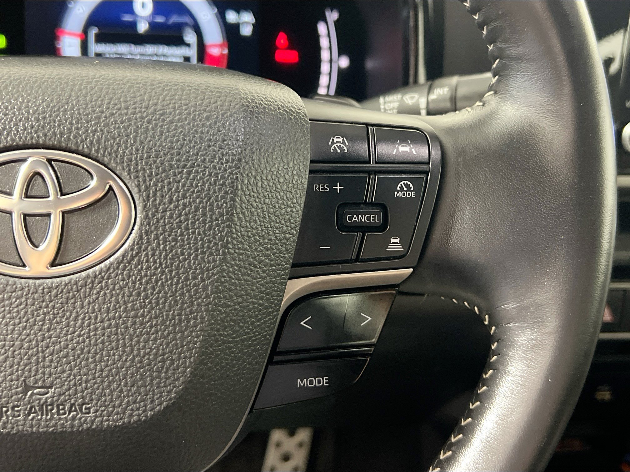 Used 2025 Toyota Camry SE w/ Convenience Package FWD image 18