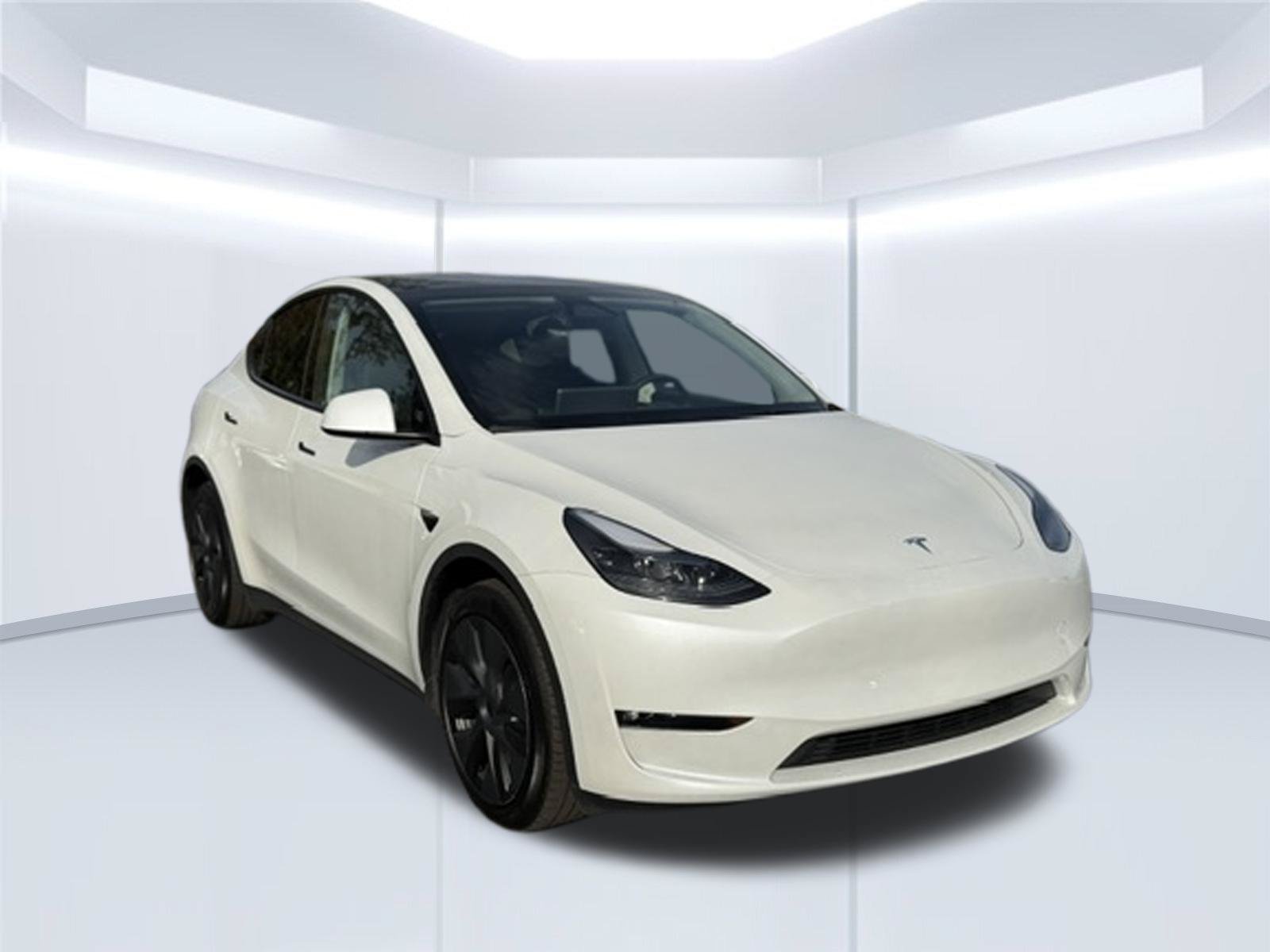Used 2024 Tesla Model Y Long Range AWD/4WD image 3