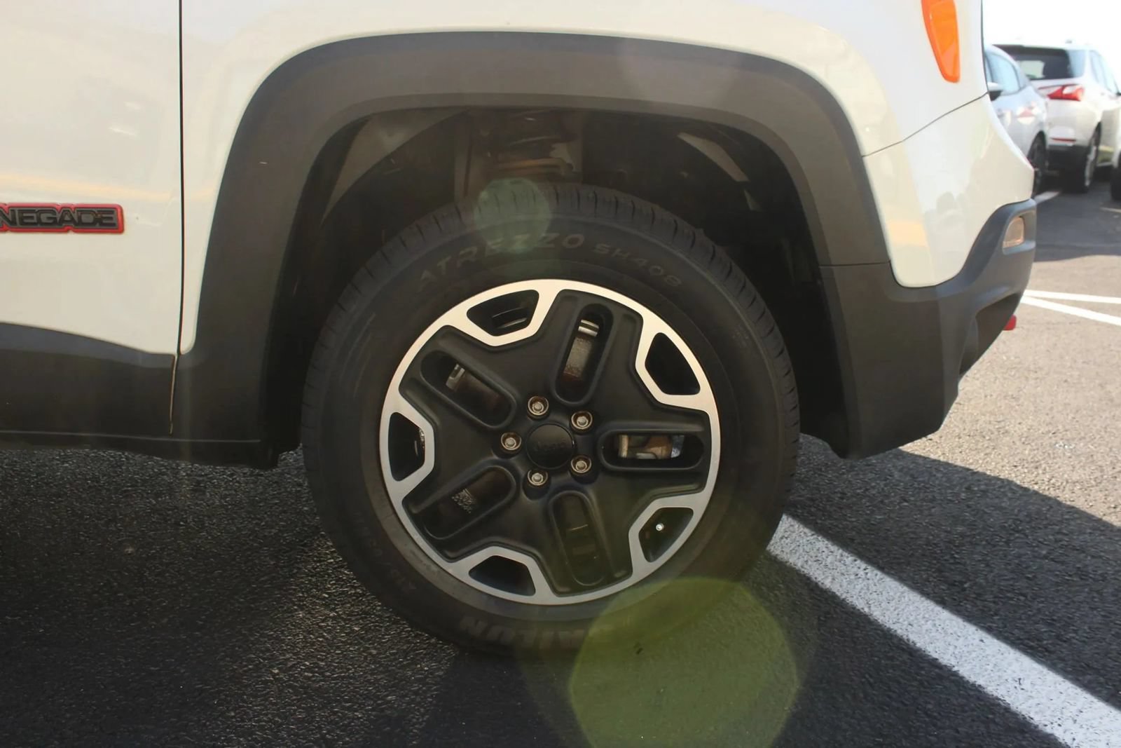 Used 2015 Jeep Renegade Trailhawk AWD/4WD image 9