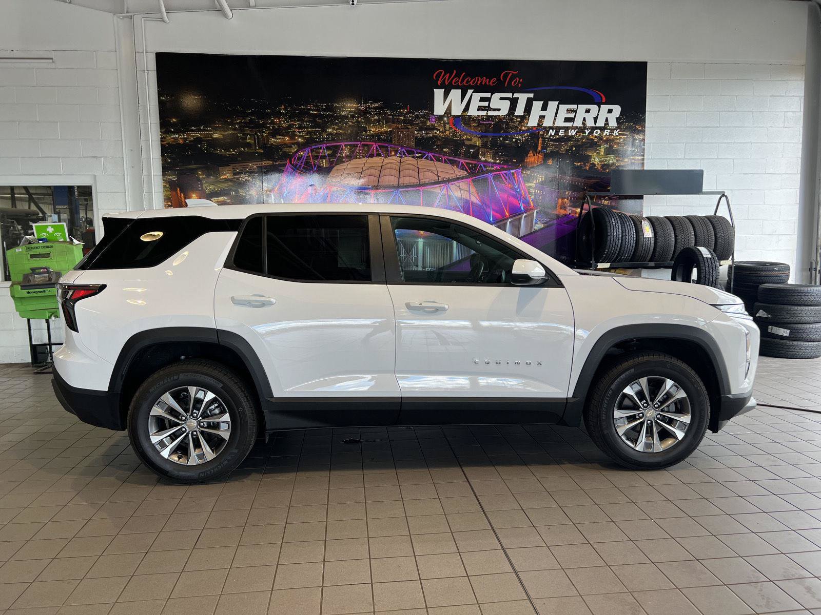 Used 2025 Chevrolet Equinox LT AWD/4WD image 29