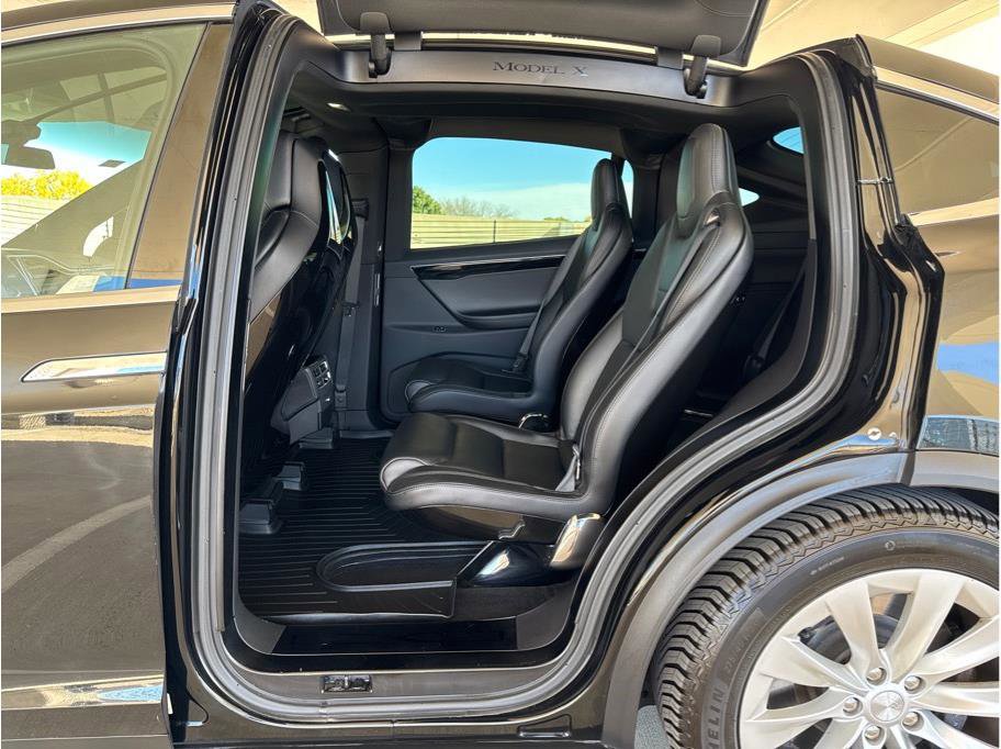 Used 2016 Tesla Model X 90D image 11