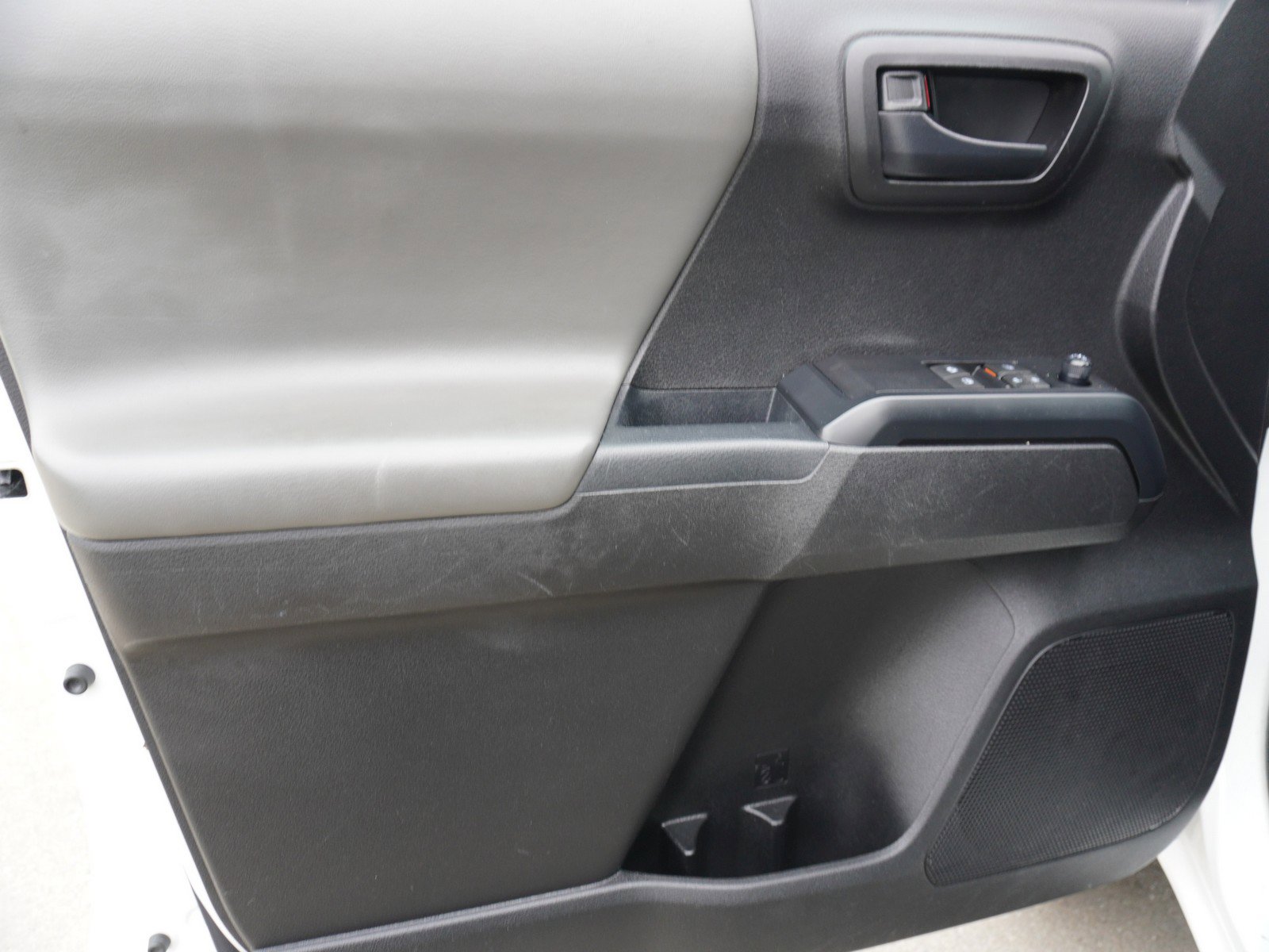 Used 2021 Toyota Tacoma SR image 11