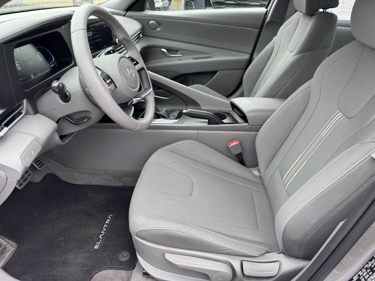 Used 2026 Hyundai Elantra Sport FWD image 21