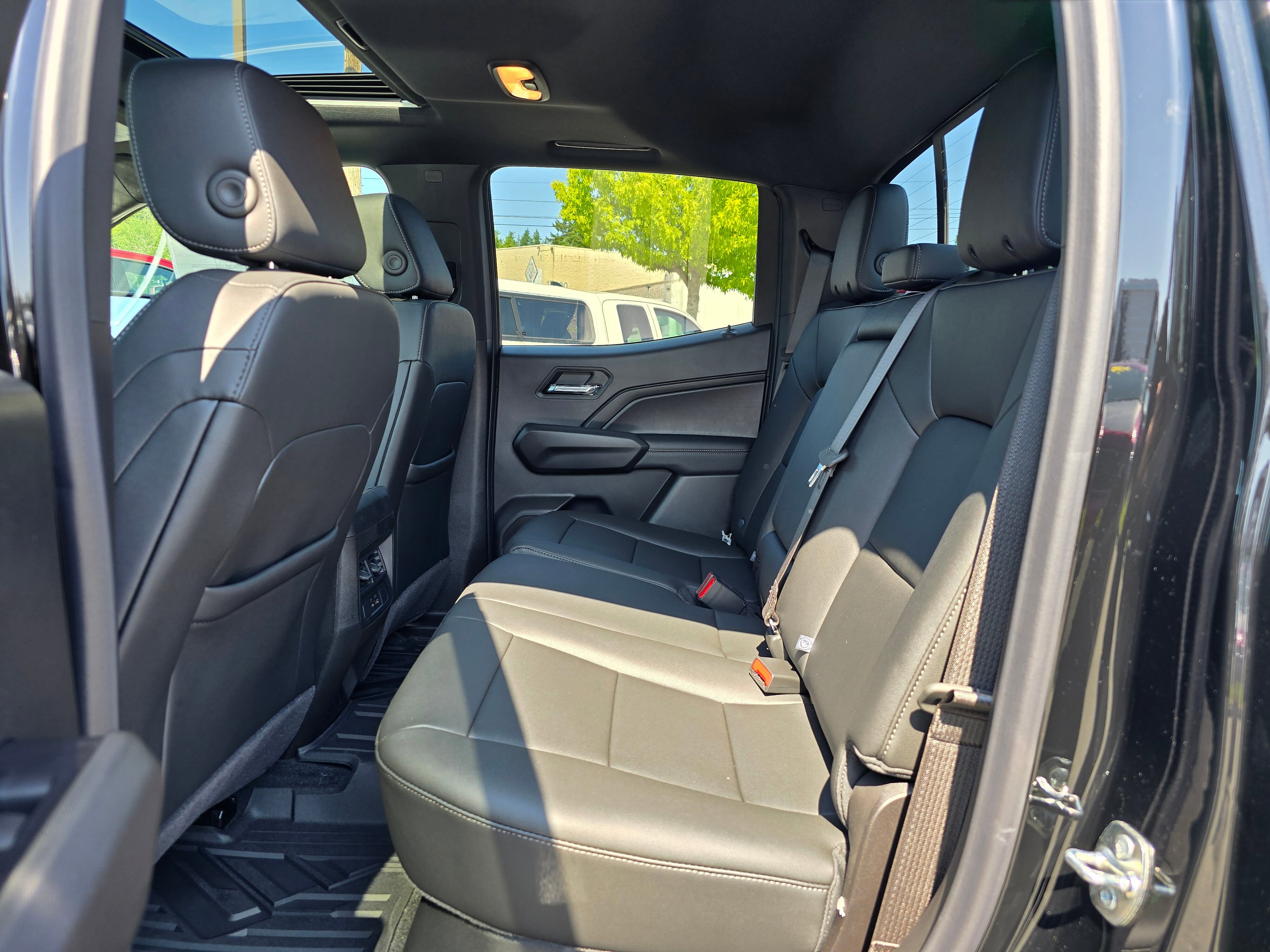 New 2025 GMC Canyon Elevation w/ Convenience Package image 17