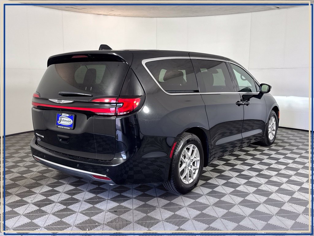 Certified 2025 Chrysler Pacifica Select FWD image 9