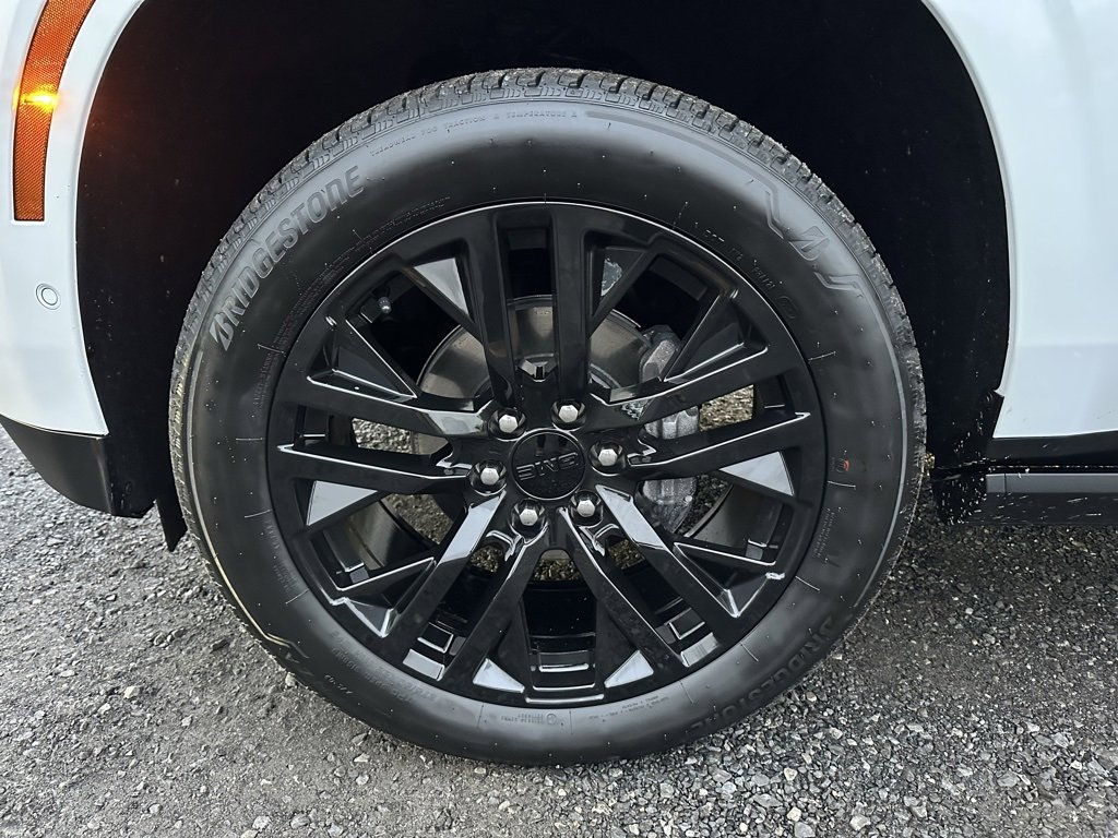 Used 2025 GMC Yukon XL Denali w/ Sun & Power Step Package image 12