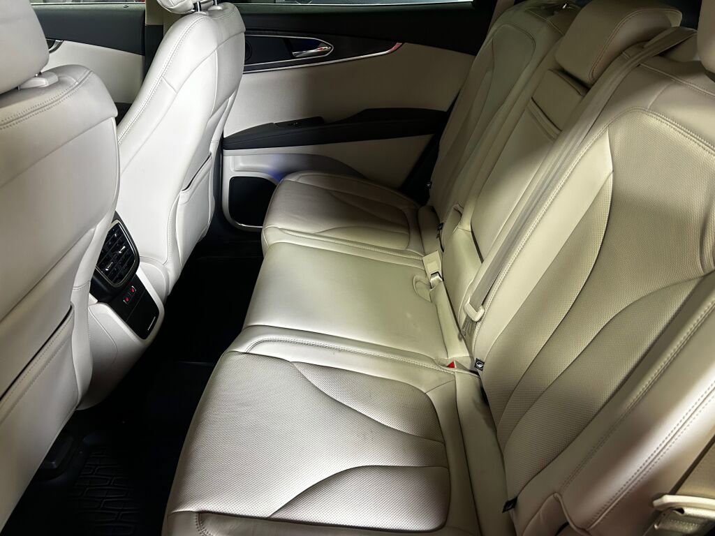 Used 2020 Lincoln Nautilus Reserve image 21