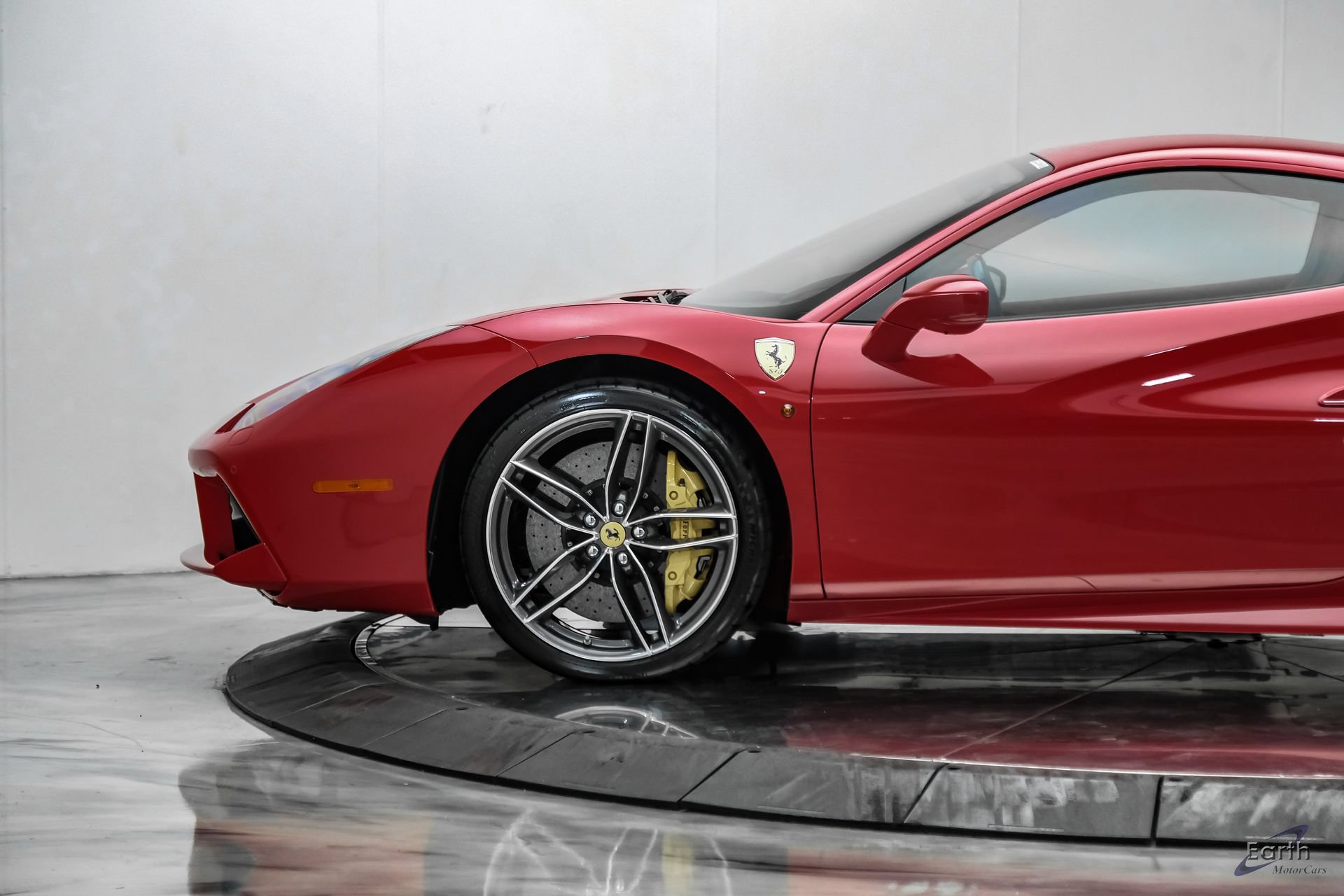 Used 2017 Ferrari 488 GTB RWD image 9