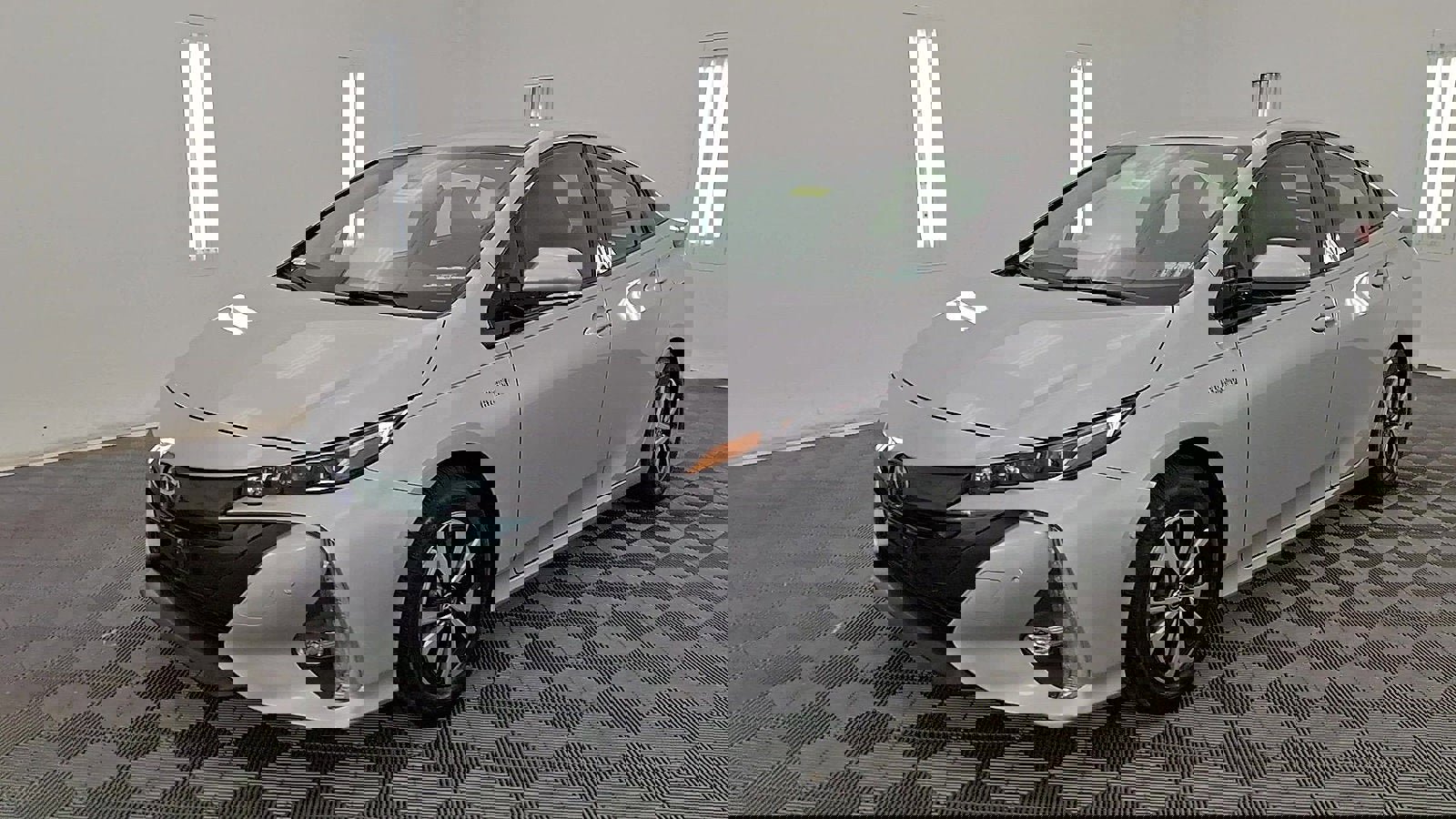 Used 2018 Toyota Prius Prime Advanced image 8