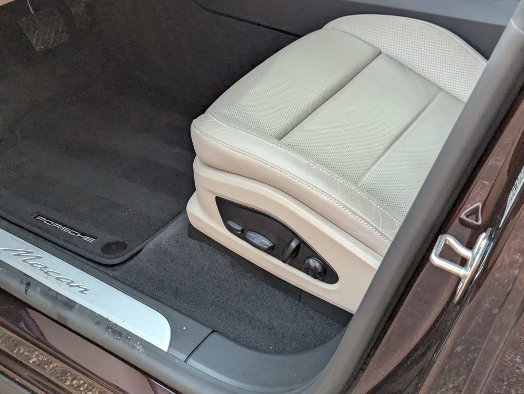 Certified 2025 Porsche Macan Electric image 20