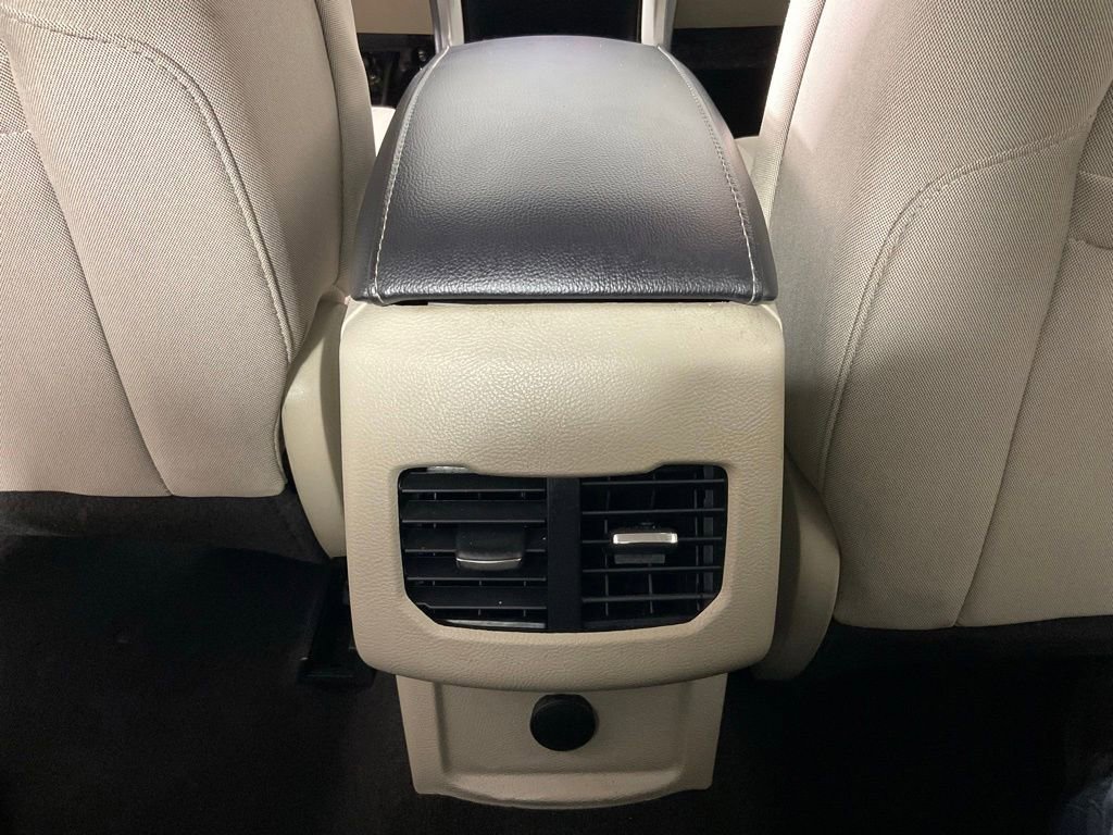 Used 2019 Ford Fusion SE FWD image 17