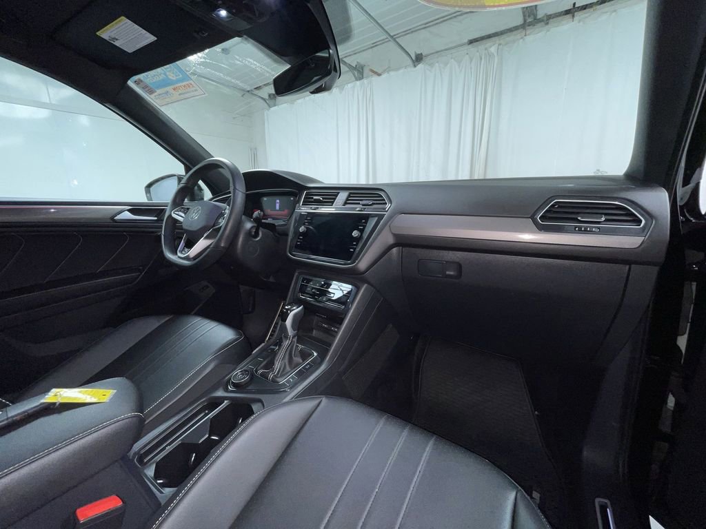 Used 2024 Volkswagen Tiguan SE R-Line image 6