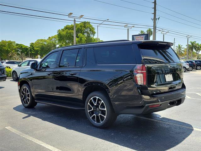 Used 2022 Chevrolet Suburban RST w/ Luxury Package RWD image 23
