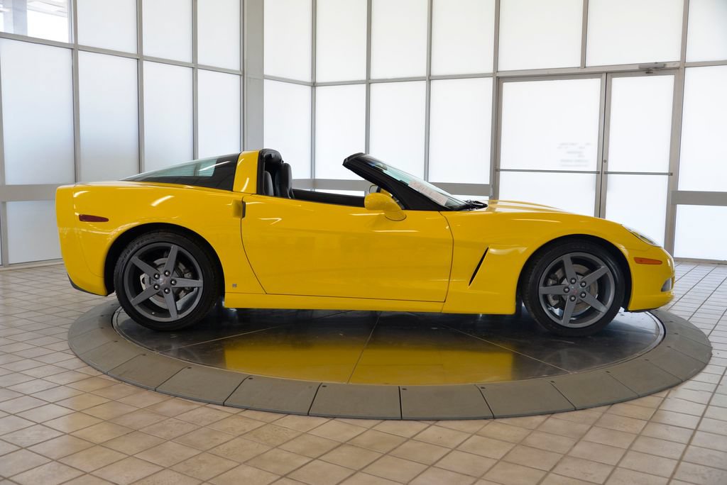 Used 2007 Chevrolet Corvette Coupe w/ Preferred Equipment Group RWD image 9