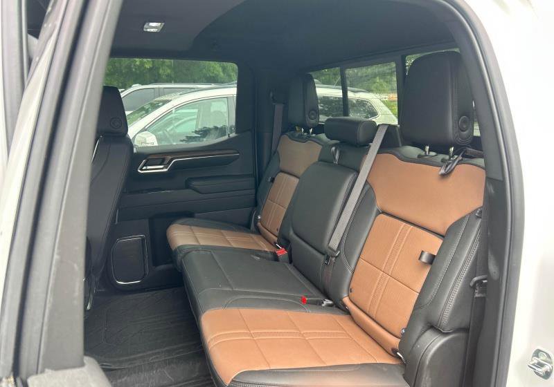Used 2024 Chevrolet Silverado 1500 High Country w/ High Country Premium Package AWD/4WD image 11