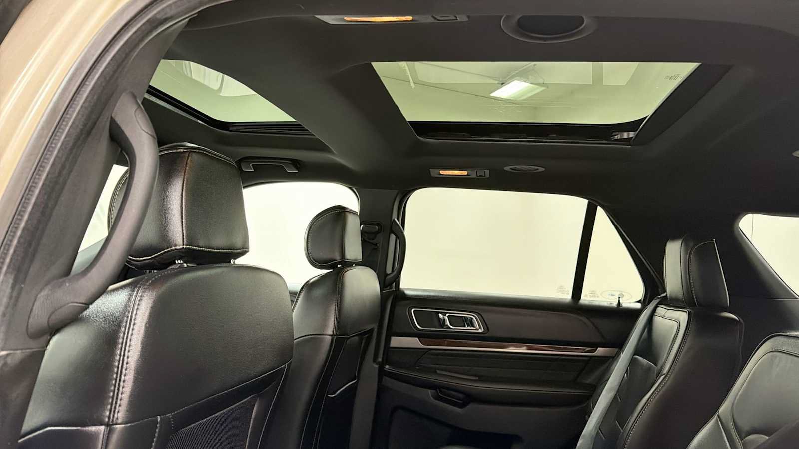 Used 2017 Ford Explorer Platinum AWD/4WD image 24
