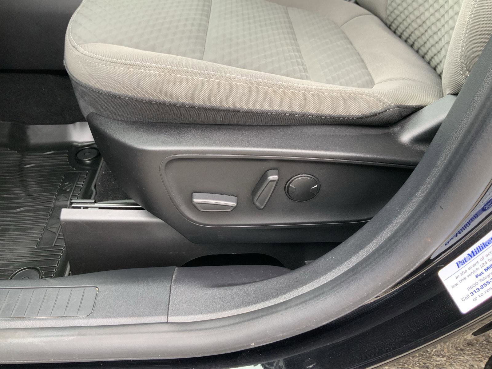 Used 2022 Ford Escape SE w/ Convenience Package image 26