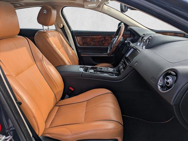 Used 2019 Jaguar XJ R-Sport image 22