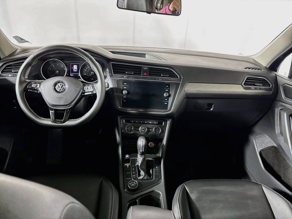 Certified 2021 Volkswagen Tiguan SE w/ Panoramic Sunroof Package AWD/4WD image 13