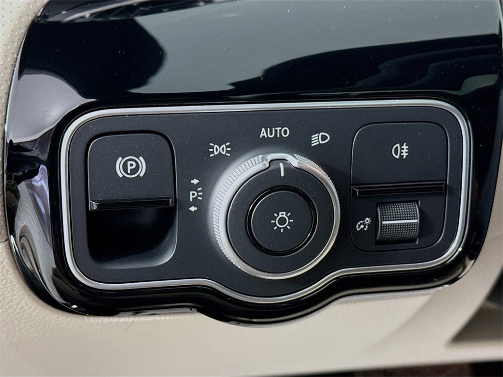 Used 2025 Mercedes-Benz CLA 250 4MATIC image 11