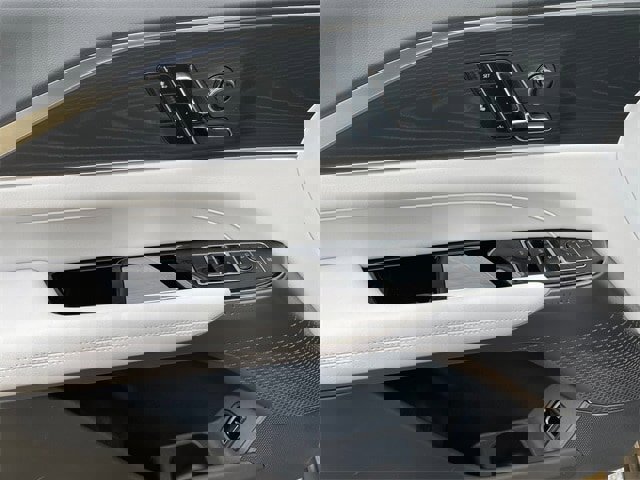 New 2025 Cadillac Lyriq Luxury image 18